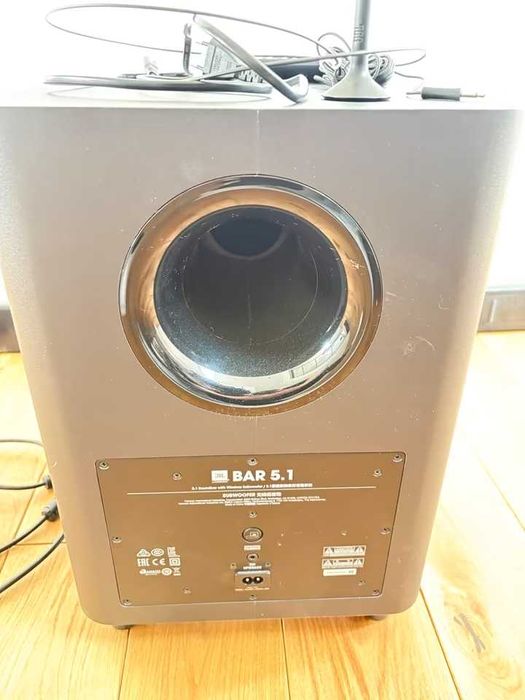 Soundbar JBL 5.1 Soundbar z bezprzewodowym subwooferem.