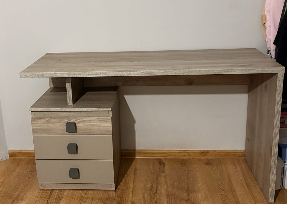 Komplet solidnych mebli