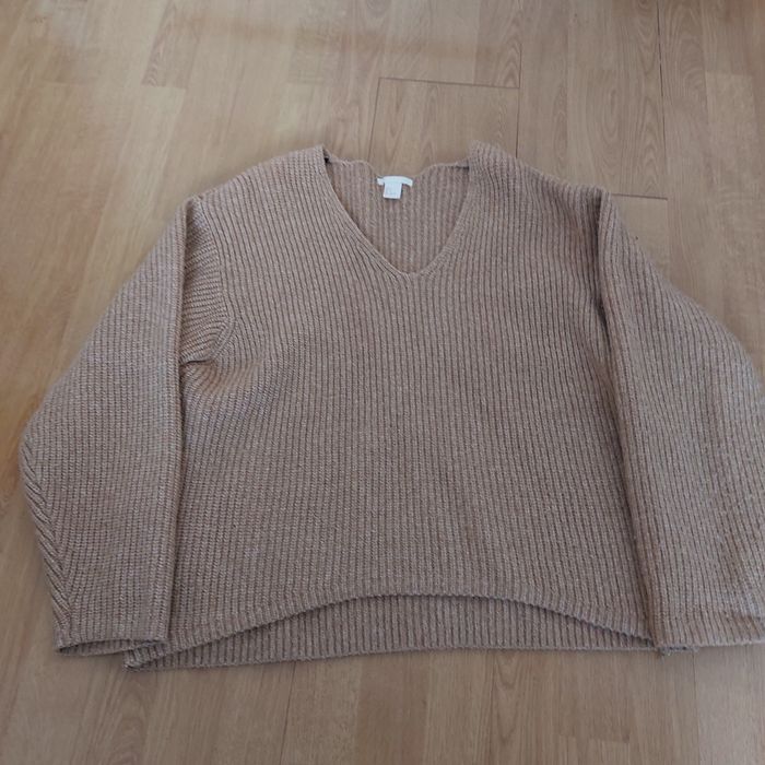 Sweterek damski z dekoltem V