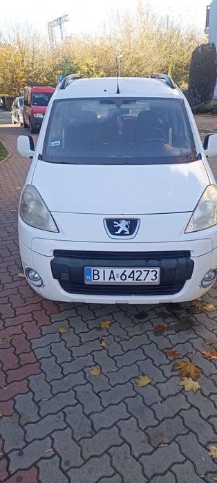 samochod osobowy peugeot