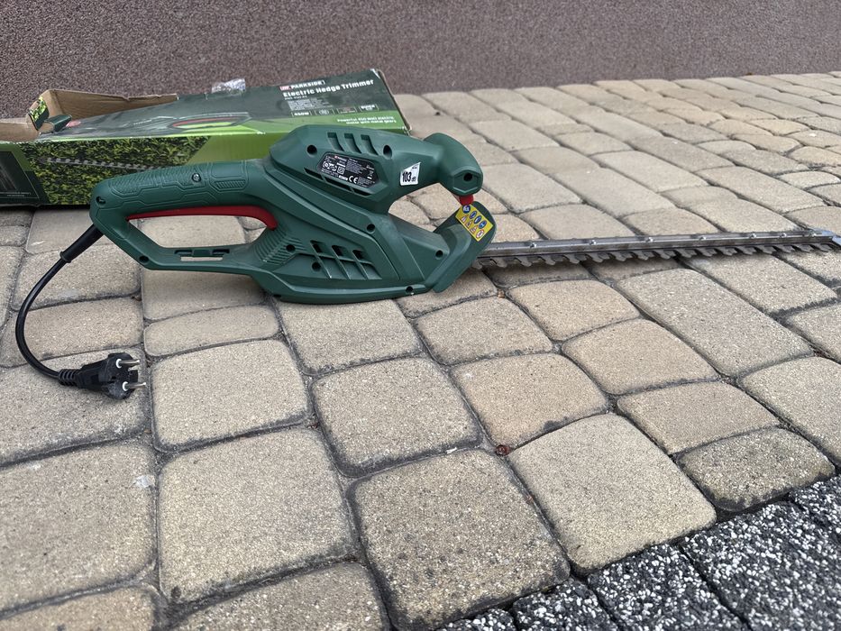 Elektryczne nożyce do żywopłotu Parkside 450w.