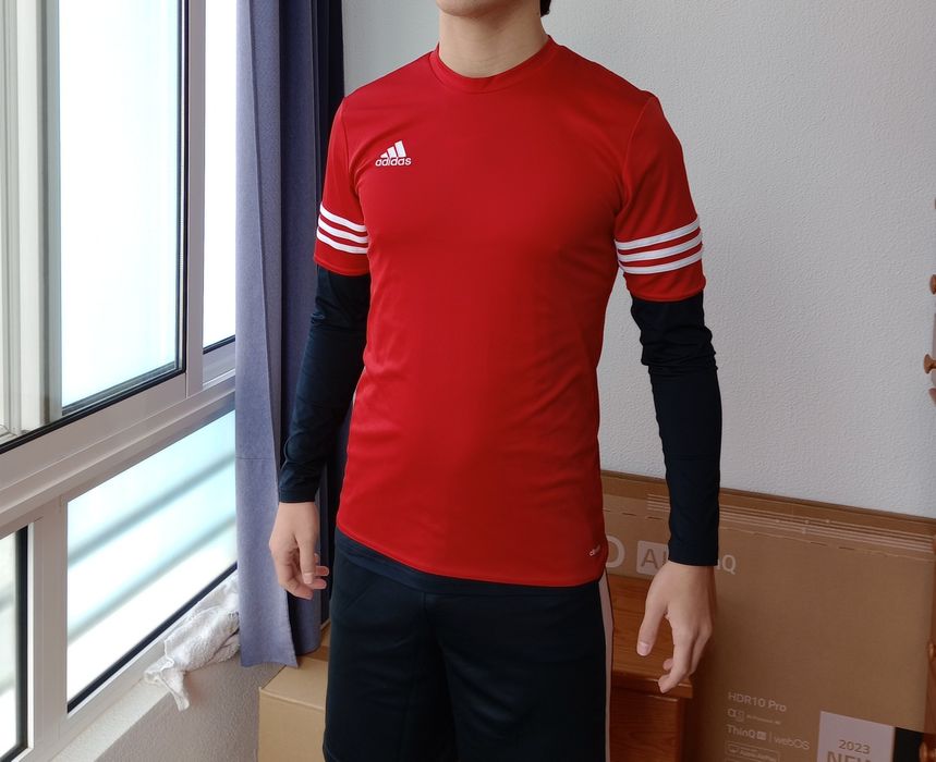 T-shirt Adidas..