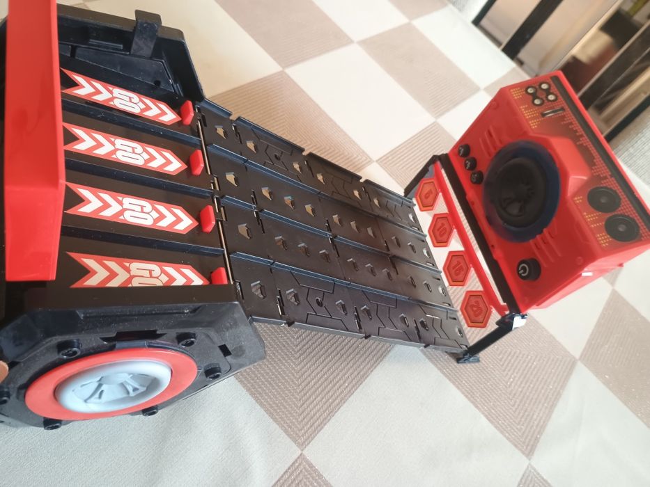 Tor samochodowy wyścigi zjeżdżalnia do aut hot wheels