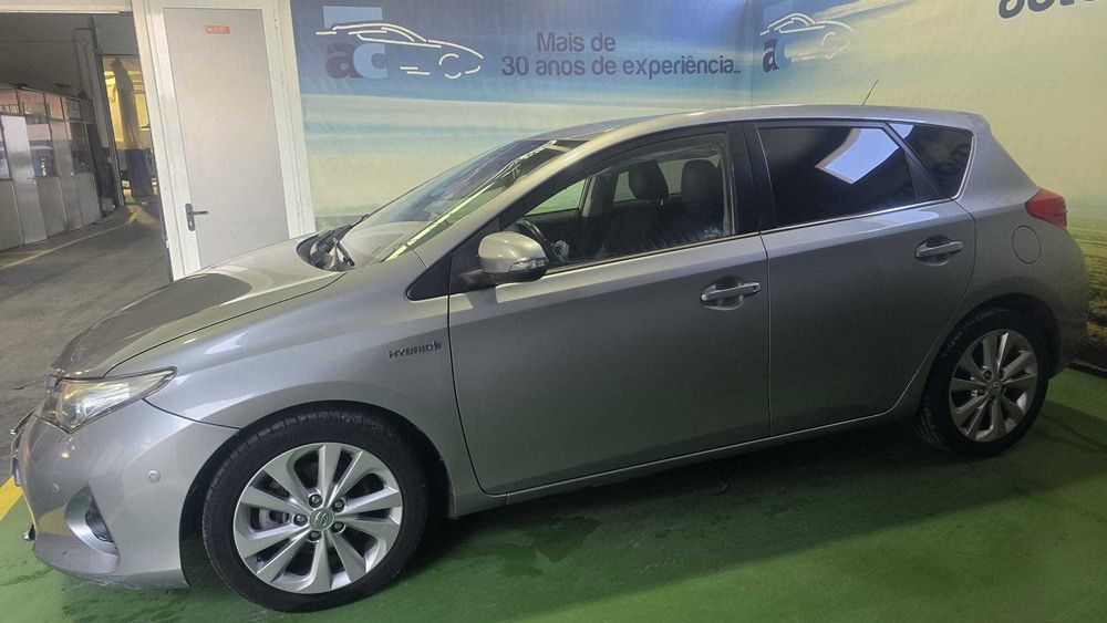 Toyota Auris 1.8 HSD - Salvado