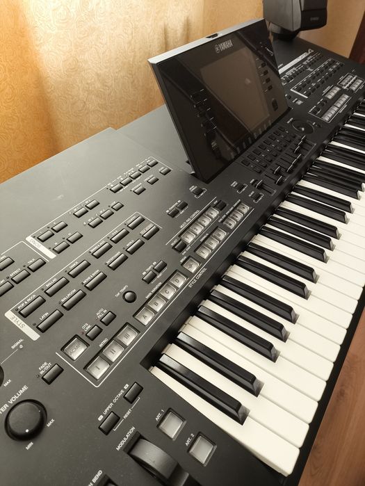Продам синтезатор