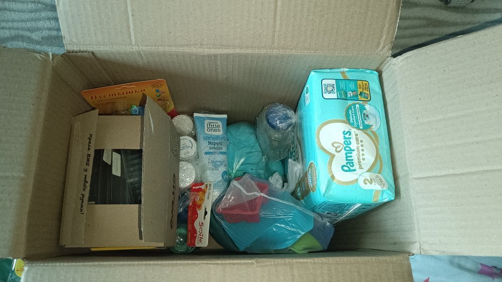 Дитячі речі, памперси, гігієна