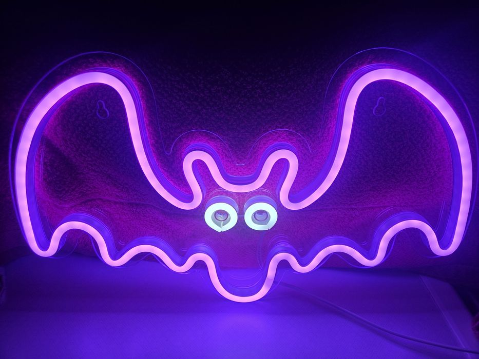 2 lampki neonowe.