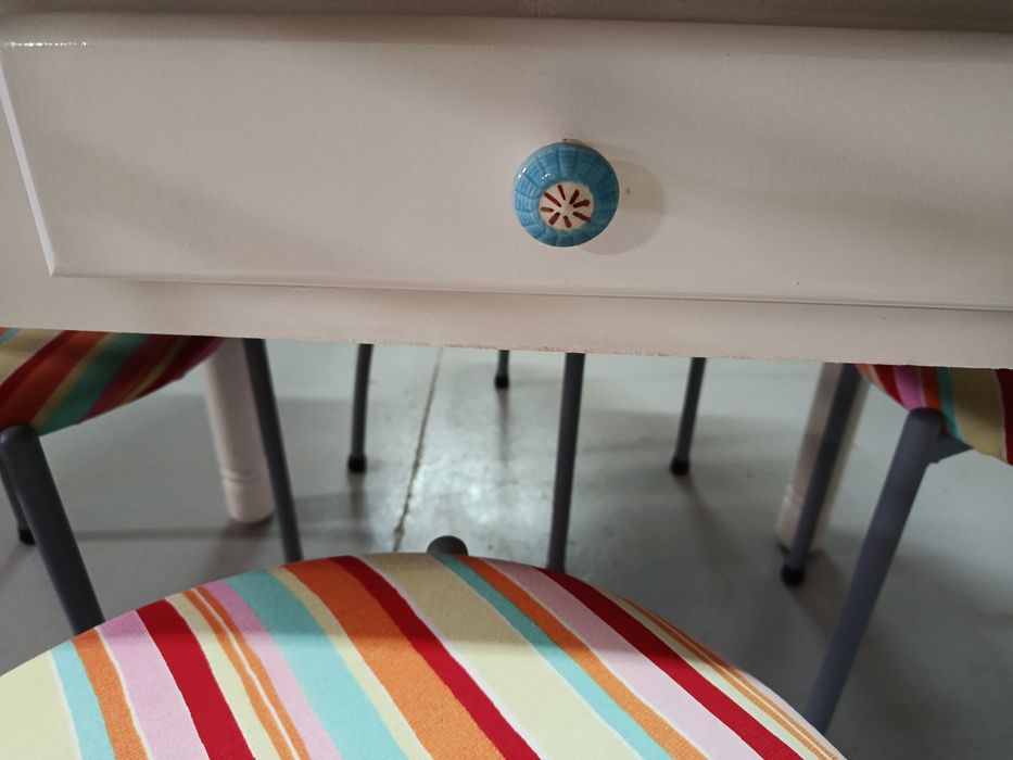 Mesa de cozinha e 4 cadeiras