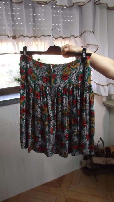 Saia rodada com flores muito gira M/L