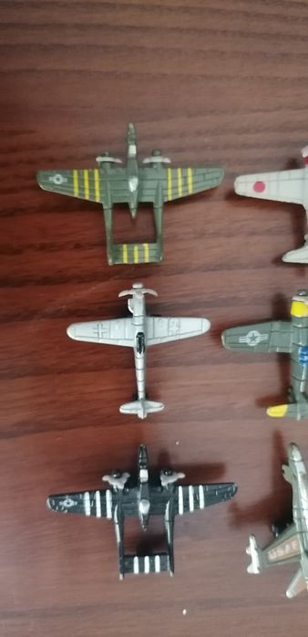 Aviões em metal miniaturas