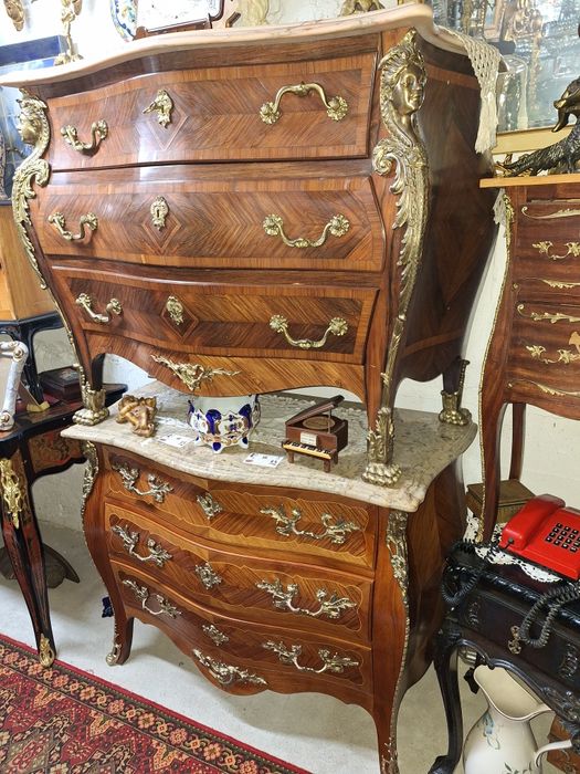 Comoda Louis XV  antiga