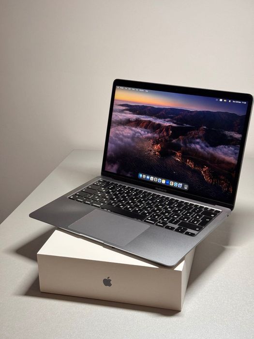 MacBook Air M1 (8Gb/256Gb) Silver 13'': 17 500 грн. - Ноутбуки