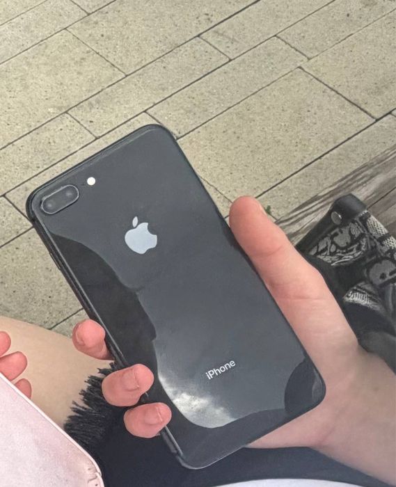 Продам iPhone 8+ за вигідною ціною