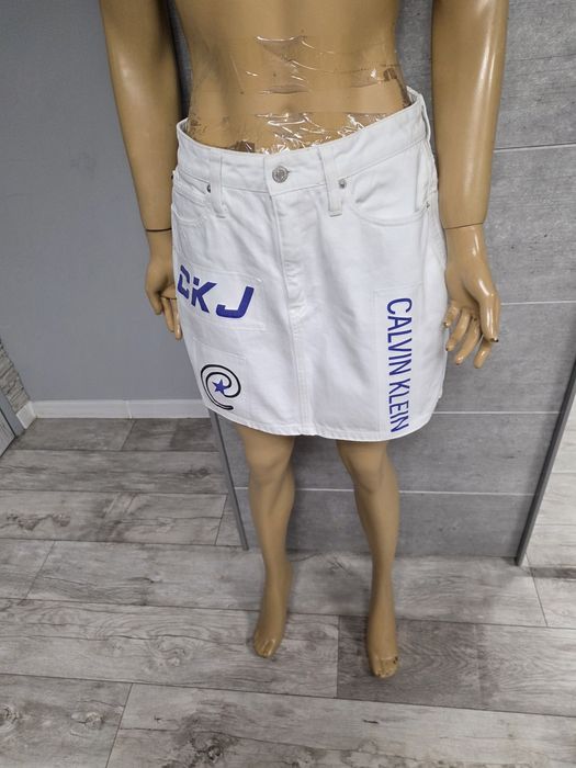 Calvin Klein biała spódnica jeansowa z napisami rozmiar 29