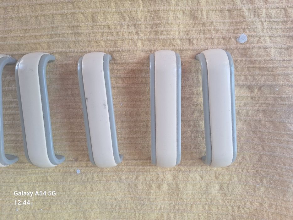 Puxadores e dobradiças