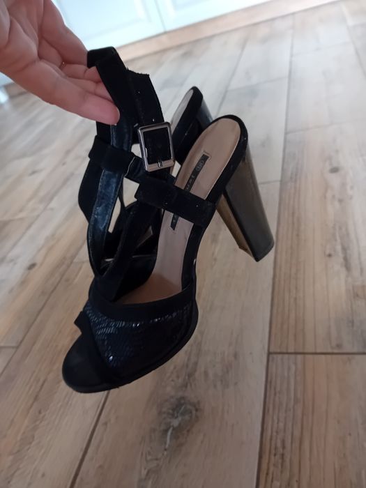 Śliczne sandaly damskie jak nowe 39