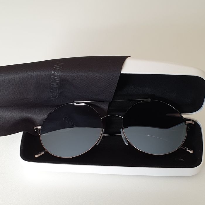 Okulary przeciwsłoneczne Calvin Klein .