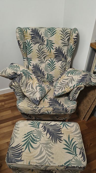 Fotel Ikea Strandmon + podnóżek + 2 poduszki dekoracyjne
