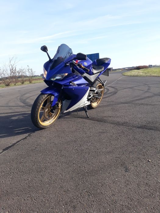 Yamaha yzf r125.