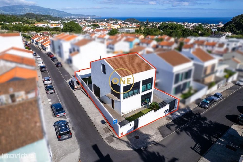 Moradia T3 Contemporânea | Ponta Delgada, São Miguel - Açores