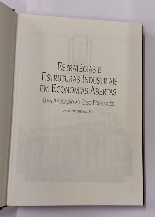 Estratégias e estruturas industriais em economias abertas, de António Brandão