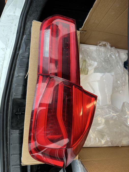 Продам задні фонарі BMW F30