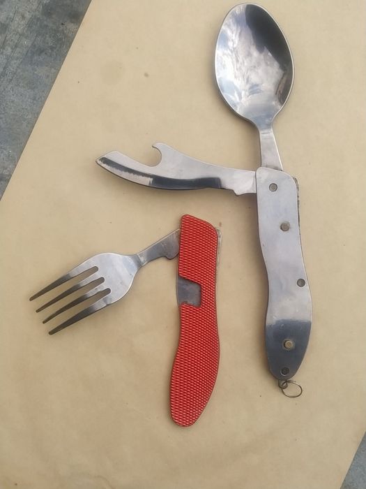 Нож складной для туристов три в одном.