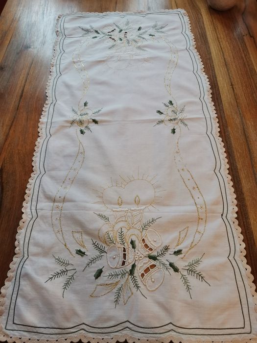 Świąteczny bieżnik na komodę, ławę, stół vintage, biały, 100 % bawełna