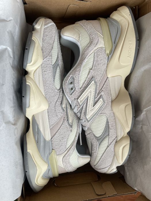 New Balance 9060 Light Grey 40-45 у наявності.