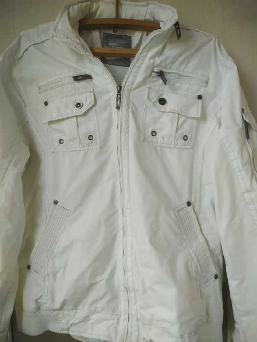 Продам белую джинсовую куртку ХХL