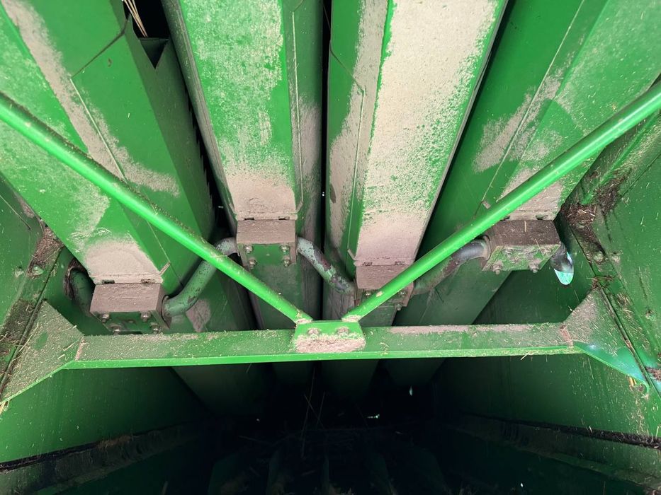 Комбайн свіжопригнаний John Deere 1052