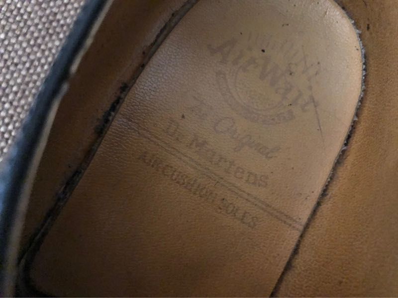 DR. MARTENS - Sapatos de cordão Airwair (Made in England)