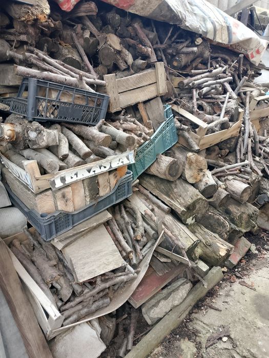 Сухие дрова фруктовых породд