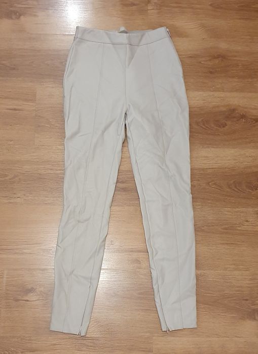 Spodnie beżowe kremowe skóra lateks rurki zasuwane S 36