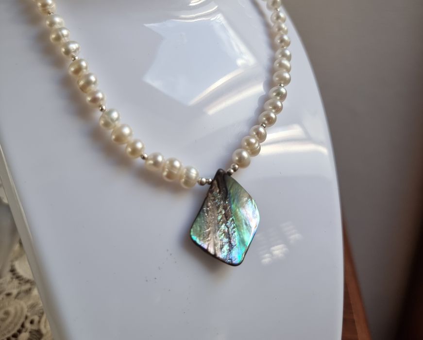 Wyjątkowy naszyjnik białe perły naturalne zawieszka Paua Abalone