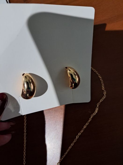 Brincos e colar gota