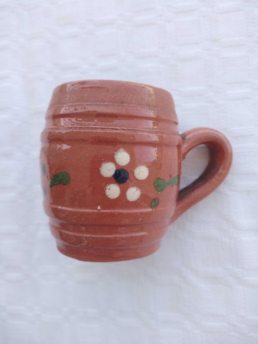 Pequena Caneca de Barro