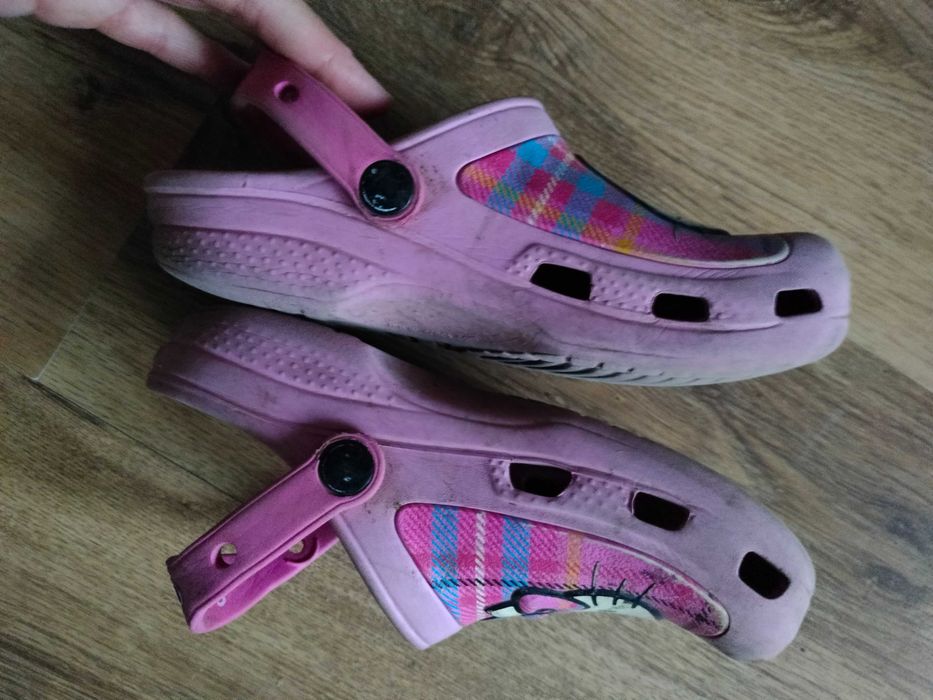 Klapki chodaki Crocs Hello Kitty 32
