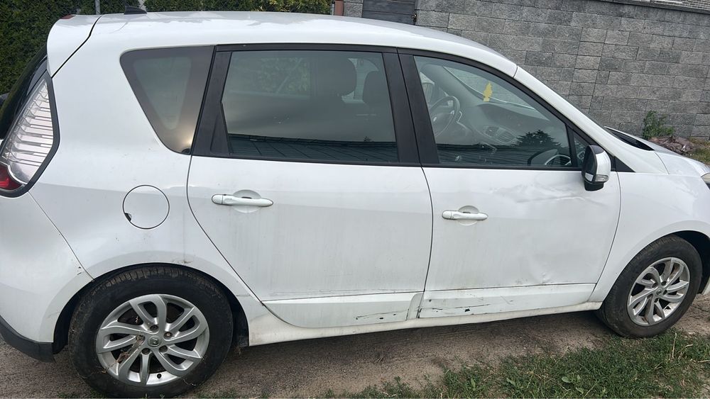 Renault scenik 2012r