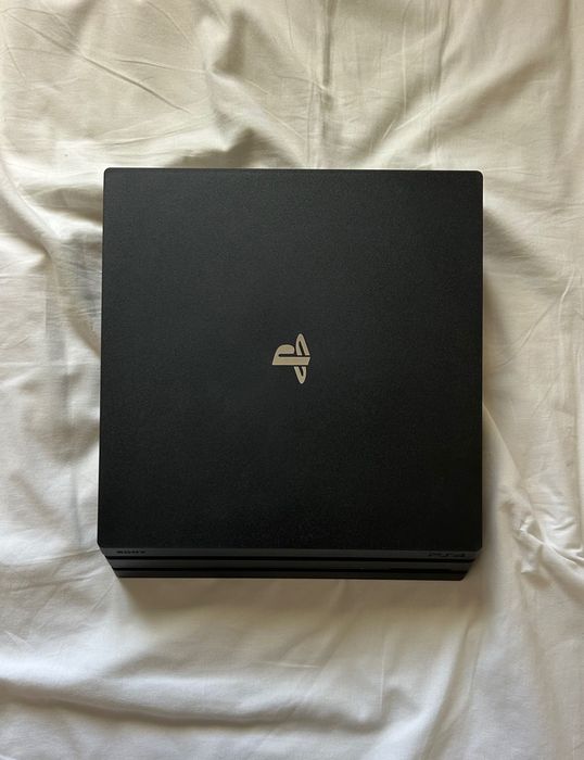 PS4 Pro 1TB com caixa