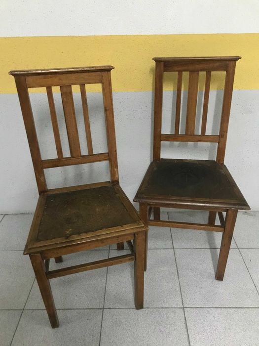 Cadeiras antigas para aulas de restauro