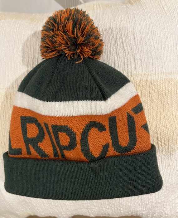Gorro Ripcurl com pompon verde e laranja
