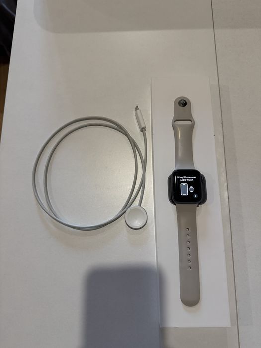 Продам часы Apple watch SE 40 mm