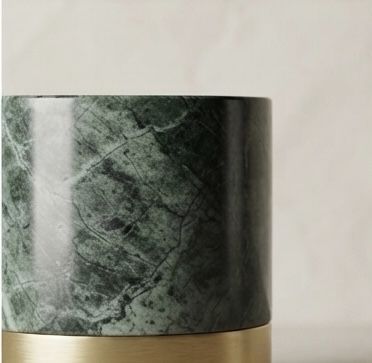 Base para Garrafa de Vinho em Mármore Verde Esmeralda com Aro Dourado