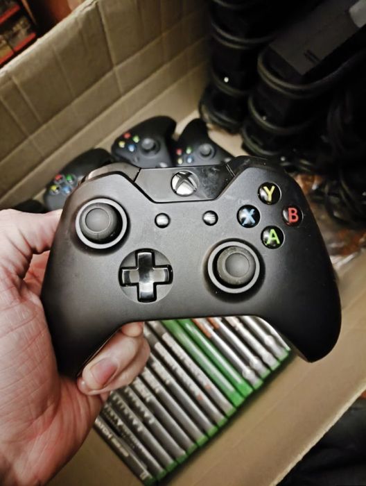 Геймпады и диски для Xbox One Series игры