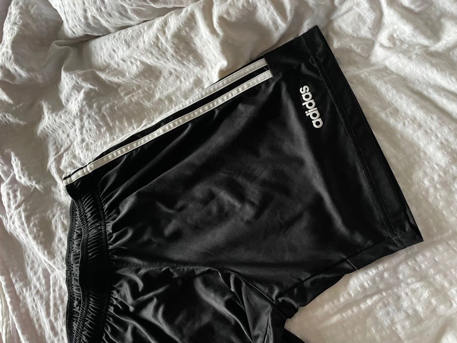 Чоловічі шорти adidas