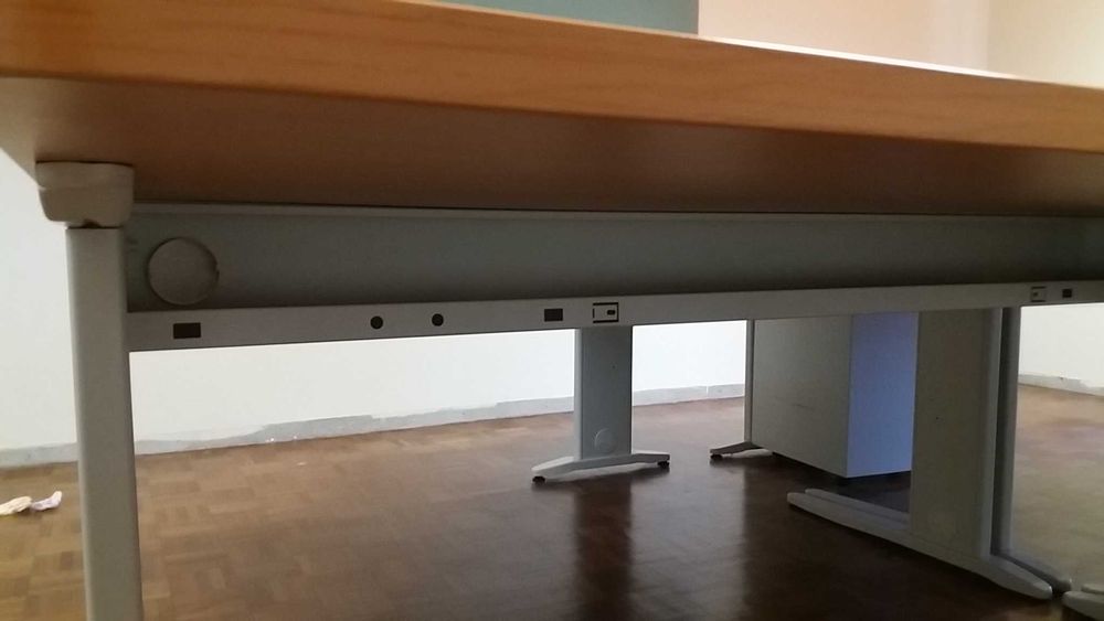 Secretárias 160x110 com divisórias