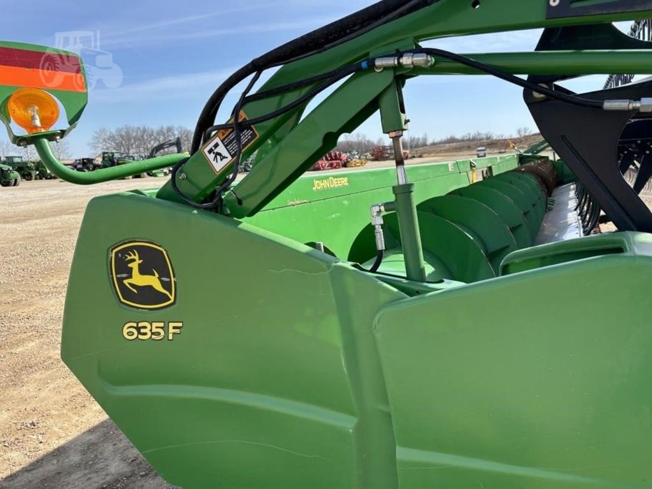 John Deere 635F Жатка