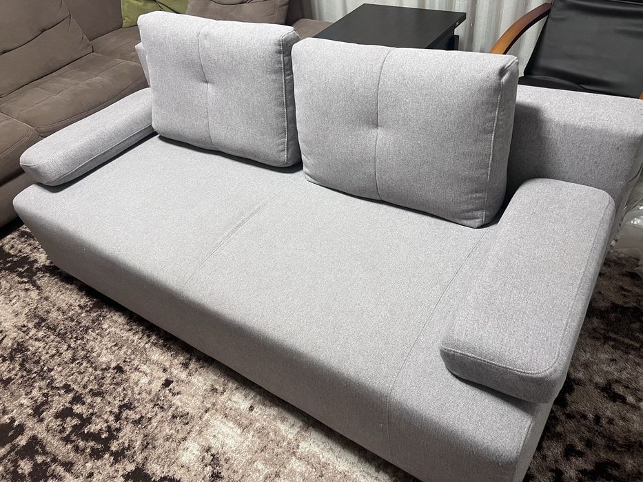 Диван- кровать в ідеальному стані. Самовивіз.