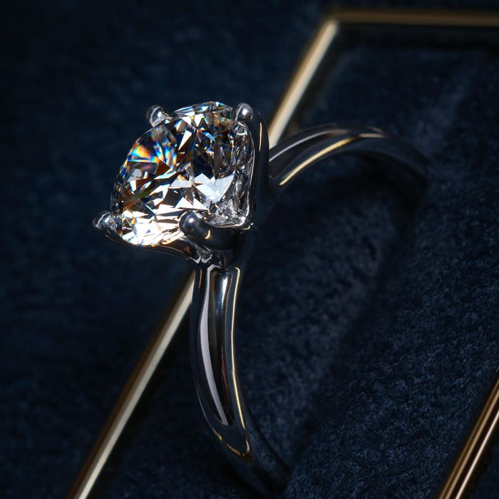 Каблучка з діамантом 2 карати